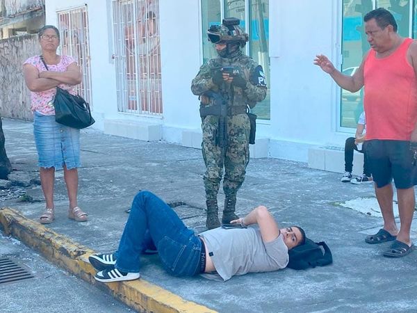 ¡CAMIONETA ‘FANTASMA’ IMPACTA A MOTOCICLISTA Y SE DA A LA FUGA!