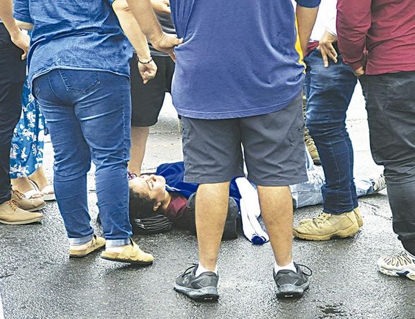 ¡MOTOCICLISTA SE DA UN RESBALÓN!