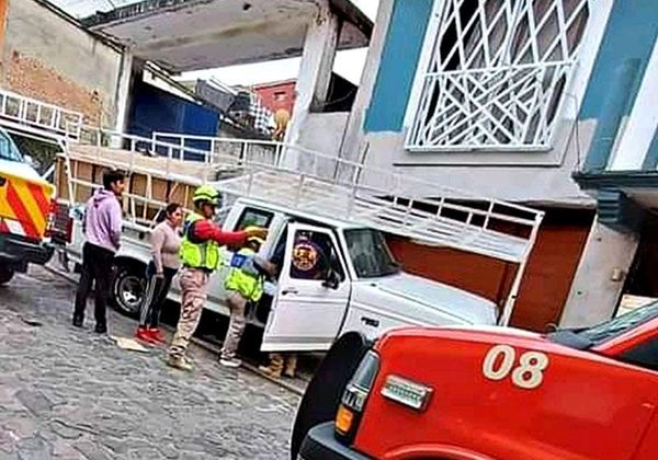 ¡SE QUEDA SIN FRENOS Y CHOCA CONTRA VIVIENDA!