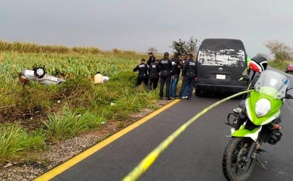 ¡SE MATÓ PETROLERO! - SUFRE MORTAL VOLCADURA EN LA CARRETERA A COATZACOALCOS