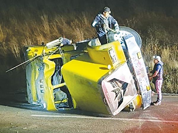 ¡TRAILERZAAAZO! - *HASTA CIERRAN LA CIRCULACIÓN *HAY DOS LESIONADOS *LAS CUMBRES