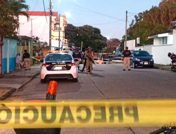 ¡PIERDE LA MANO IZQUIERDA AL EXPLOTAR PAQUETE-BOMBA!