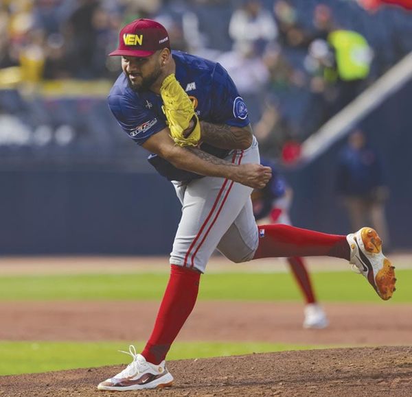 ¡MÁXIMO CASTILLO LLEGA AL ÁGUILA!