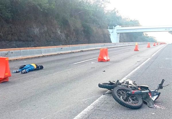 ¡MOTOCICLISTA PIERDE LA VIDA ARROLLADO EN LA AUTOPISTA!