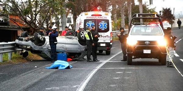 ¡MUERE JOVEN MUJER EN FATAL VOLCADURA!