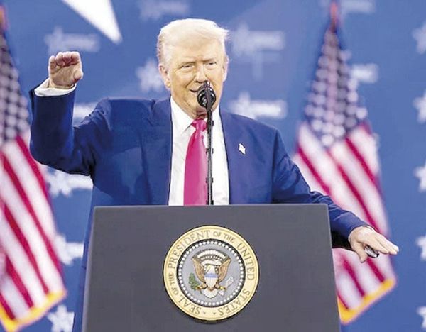 ¡TRUMP ASEGURA NO ESTAR CONTENTO CON MÉXICO NI CON CANADÁ!