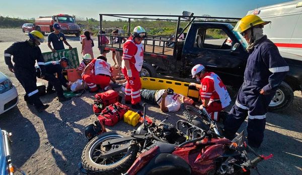 ¡CAMIONETÓN ARROLLÓ A PAREJA  QUE VIAJABA EN MOTOCICLETA!