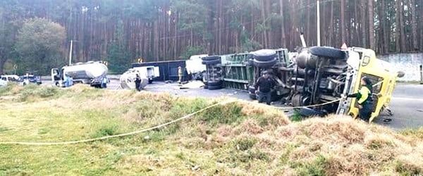 ¡DOS MUERTOS DEJA CHOQUE DE FRENTE DE DOS TRÁILERES!