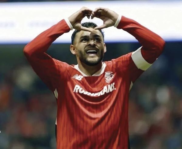 ¡SE LE APARECE EL “DIABLO” A GALLOS BLANCOS EN TOLUCA!