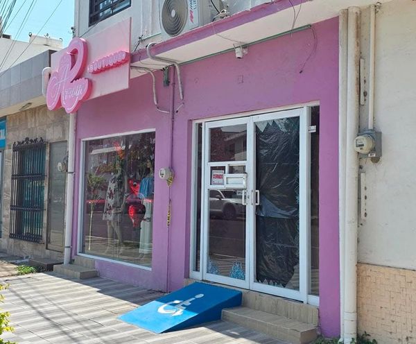 ¡VÁNDALOS SAQUEAN BOUTIQUE!