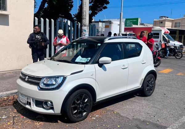 ¡LOCALIZAN A HOMBRE MUERTO DENTRO DE SU AUTOMÓVIL!