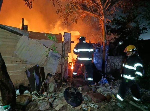 ¡DOÑA MATILDE PERDIÓ SU CASA POR VORAZ INCENDIO!