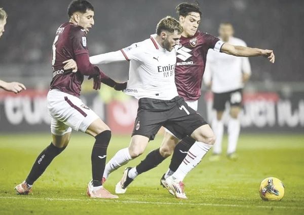 ¡MILÁN Y GIMÉNEZ LA PASAN MAL EN CAMPO DEL TORINO!