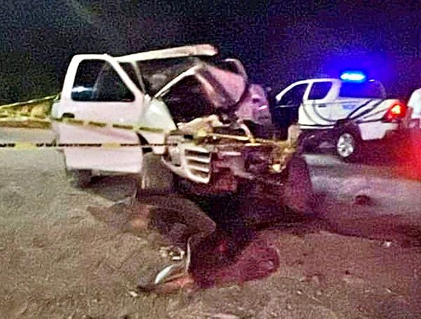 ¡TRABAJADOR DE CFE MUERE PRENSADO EN LA CARRETERA!