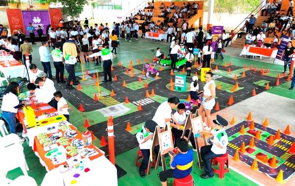 ¡250 ESTUDIANTES EN LA FERIA DE LA SEGURIDAD EN CARDEL!