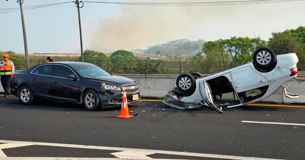 ¡CHOQUE Y VOLCADURA EN LA AUTOPISTA VERACRUZ-CARDEL!