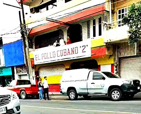 ¡DUEÑA DEL ‘POLLO CUBANO’ CAYÓ AL SUELO Y MURIÓ!