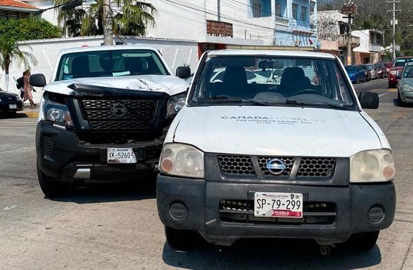 ¡HACEN CHUZA DOS CAMIONETAS!