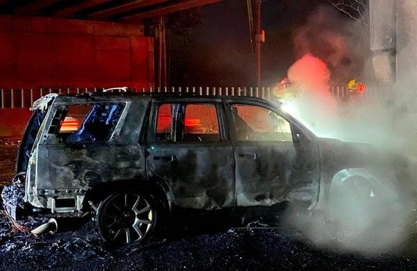 ¡SE QUEMÓ SUBURBAN EN LA CARRETERA!