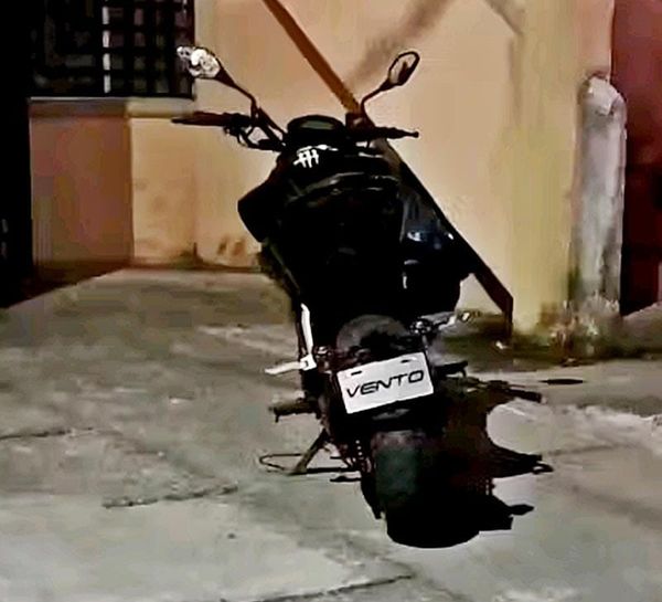 ¡RECUPERA SU MOTO ROBADA PERO POLICÍAS SE LA QUITAN OTRA VEZ!