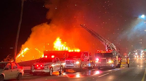 ¡FUEGO EN EL BULEVAR! - EL RESTAURANTE “BOKOBA” FUE CONSUMIDO TOTALMENTE POR UN INCENDIO