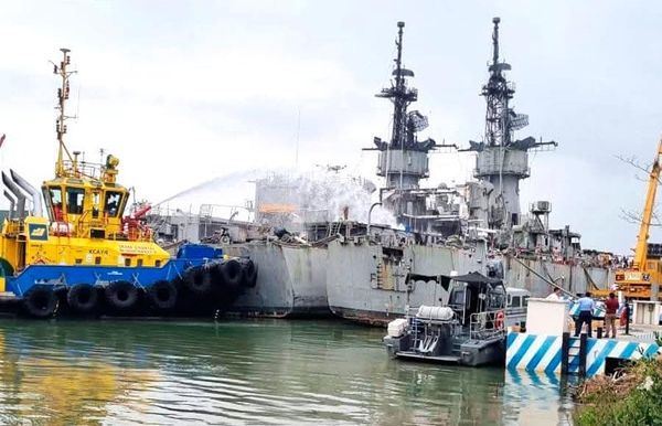 ¡INCENDIO EN FRAGATA DE LA MARINA! - DOS MARINOS HERIDOS POR UN CHISPAZO QUE ALCANZO MATERIAL FLAMABLE