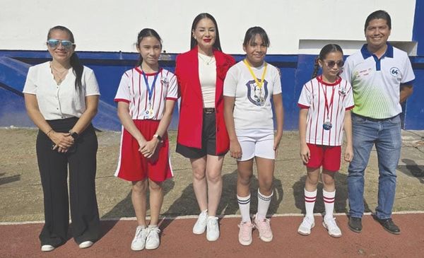 ¡MERECIDO HOMENAJE PÓSTUMO EN HONOR DE VÍCTOR PAZ CINTA! - ATLETISNO ESTUDIANTIL