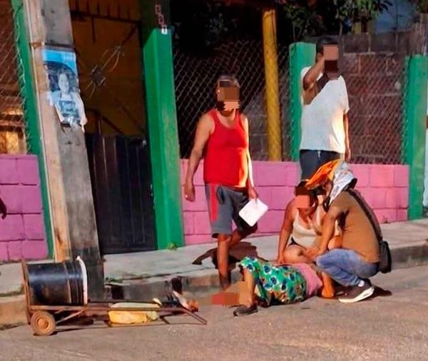 ¡MUJER BALEADA EN INTENTO DE SECUESTRO! - PISTOLEROS LE DISPARARON A PRODUCTOR DE PIÑA DURANTE UNA PERSECUCIÓN