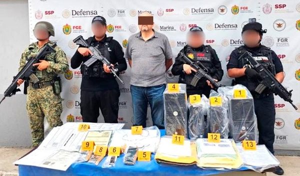 ¡CAPTURAN A FALSIFICADOR PROFESIONAL EN XALAPA - EN EL CATEO LE ASEGURARON DOCUMENTOS OFICIALES Y DE IDENTIFICACIÓN PERSONAL PROBABLEMENTE APÓCRIFOS PA!