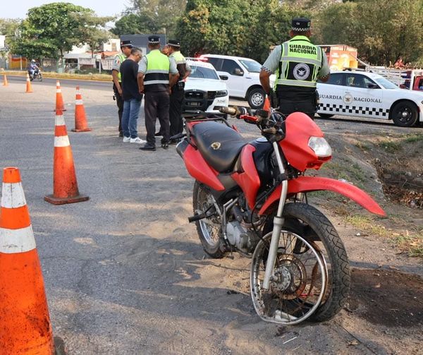 ¡MOTOCICLISTA PIERDE LA VIDA AL GOLPEARSE CONTRA POSTE!