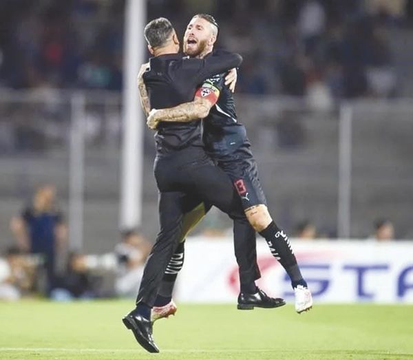 ¡RAYADOS RESPIRA Y GOLEA A PUMAS!