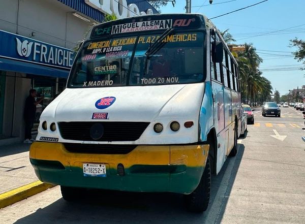 ¡SE ‘VUELA’ TOPE Y SALEN TRES PASAJEROS HERIDOS!