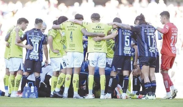 ¡TERROR EN EL GALLOS-PUEBLA POR CONVULSIÓN DE JUGADOR!