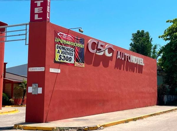¡ENCUENTRAN MUERTA A ENFERMERA EN AUTO HOTEL!