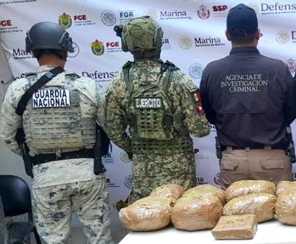 ¡ASEGURAN 9 LADRILLONES DE MARIHUANA EN TUXPAN!