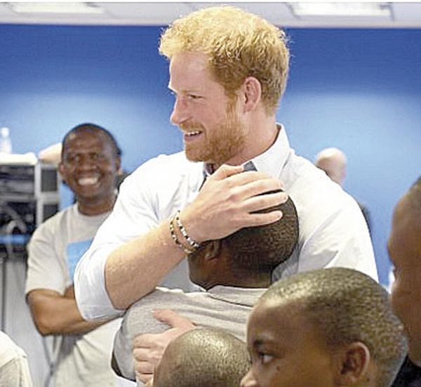 ¡EL PRÍNCIPE HARRY DEVASTADO, SE DESVINCULA DE LA FUNDACIÓN CON LA QUE HONRABA A SU MADRE!