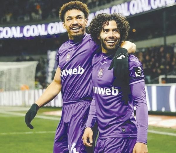 ¡CÉSAR HUERTA LUCE EN GOLEADA DEL ANDERLECHT AL CERCLE BRUGGE!