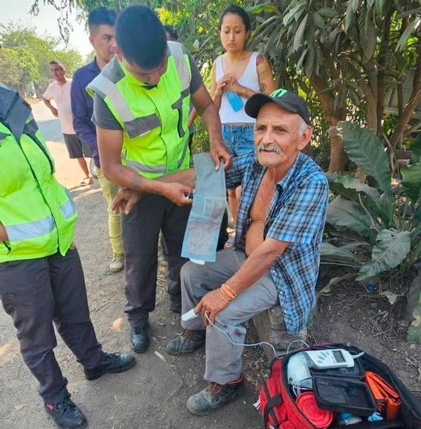 ¡MILAGROSO ESCAPE DE DON GERMÁN: UN ÁRBOL CAYÓ SOBRE SU TRICICLO!
