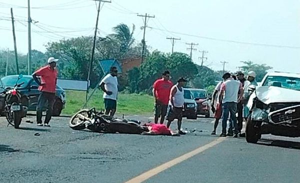 ¡MUJER PIERDE LA VIDA Y UN MENOR HERIDO EN CARRETERAZO!