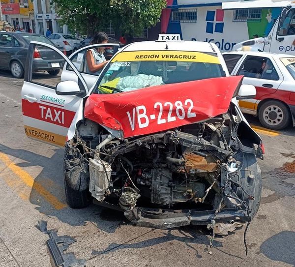 ¡SE DESBARATA TAXI EN ENCONTRONAZO!