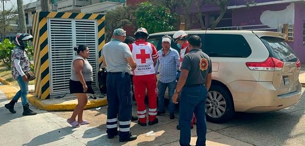 ¡ABUELITO HERIDO AL IMPACTARSE CONTRA MURO DE CONCRETO!