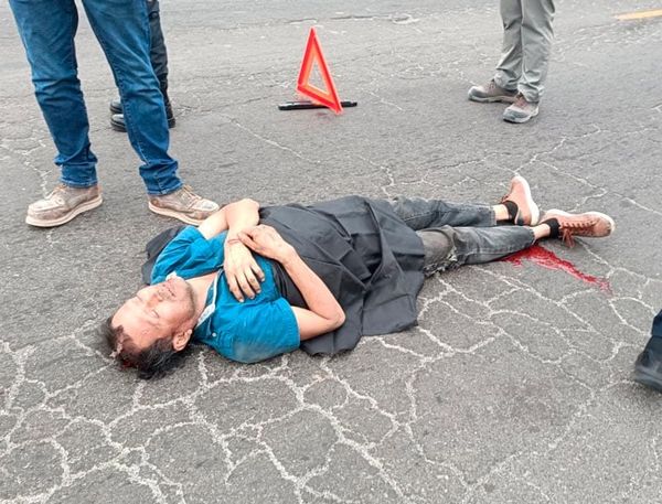 ¡BORRACHITO ATROPELLADO EN LA CARRETERA!