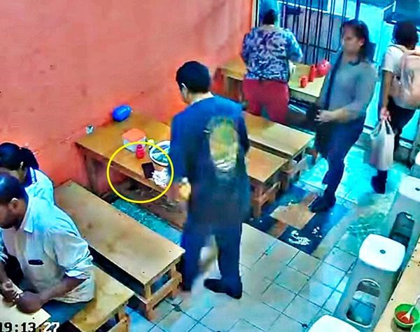 ¡EMBARAZADA OLVIDA CELULAR Y PAREJA SE LO LLEVA!