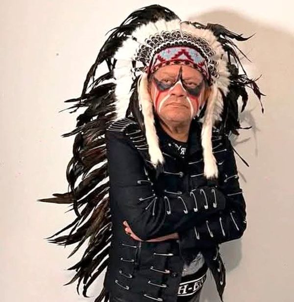 ¡MUERE “GRAN JEFE PLUMA BLANCA”!