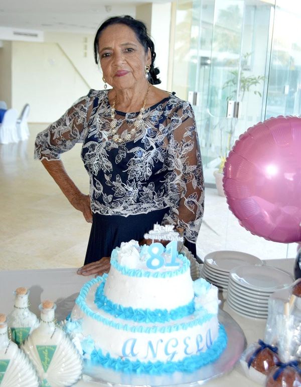 ÁNGELA FESTEJA SU CUMPLEAÑOS