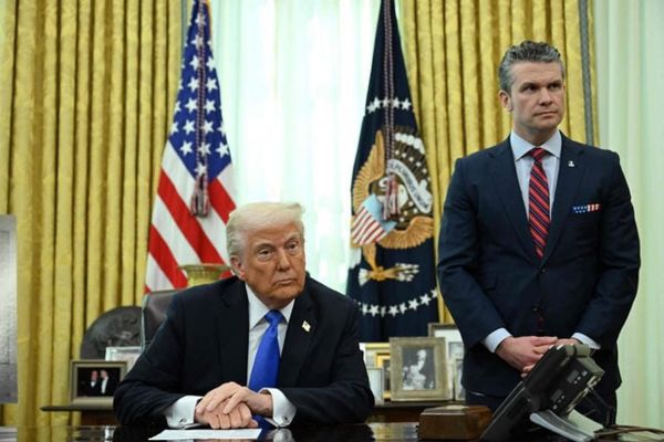 ¡LLUEVEN BURLAS Y CRÍTICAS A GOBIERNO DE TRUMP TRAS INCLUIR A PERIODISTA A “CHAT DE GUERRA” CON FUNCIONARIOS!
