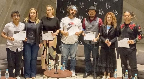 INAUGURAN COLECTIVA “NI IDEA”