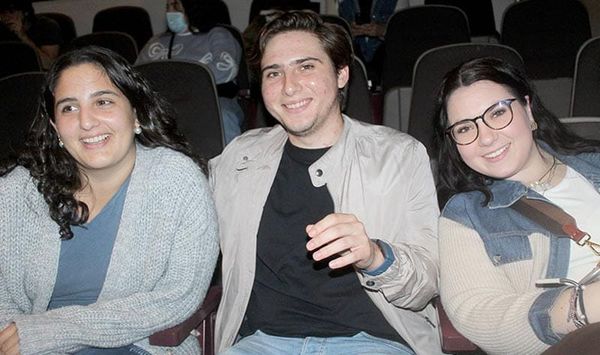 JÓVENES REALIZAN CONGRESO