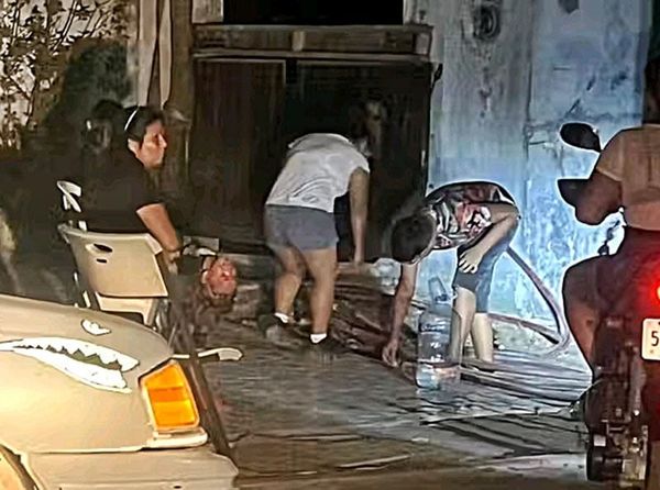 ¡ROBAN ROLLOS DE CABLE CUANDO OBREROS DE CFE ARREGLABAN APAGÓN!