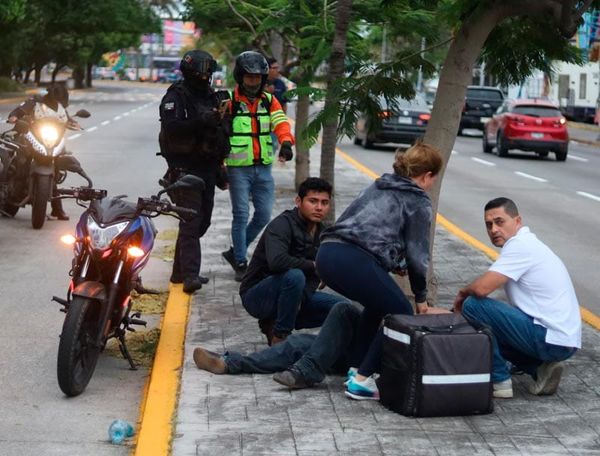 ¡ESQUIVA A BORRACHO Y DERRAPA EN LA MOTO!